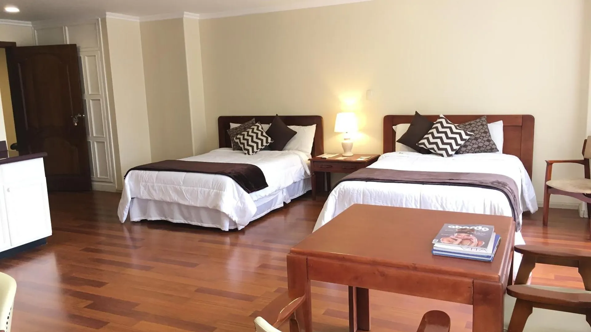 Hotel Nass Pinar Del Lago Cuenca Ecuador